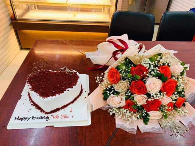 Tặng vợ yêu combo hoa và bánh sinh nhật