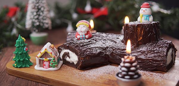 Bánh Buche De Noel hình khúc cây tượng trưng cho giáng sinh