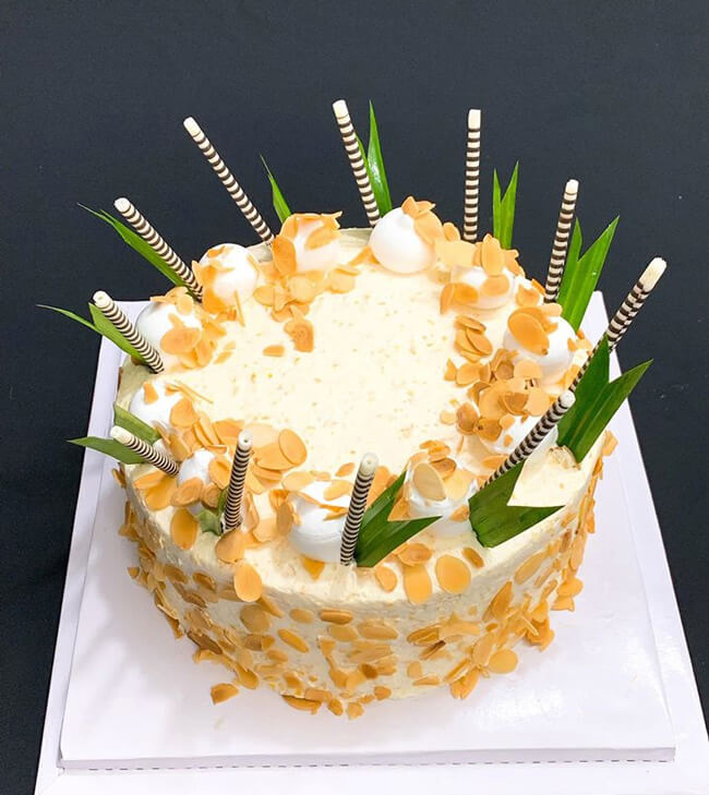 MẪU MỚI 2021) Bánh sinh nhật tạo hình 3d con rồng tuổi thìn mạ vàng sang  trọng độc đáo Banh Kem – Givral đẹp nhất