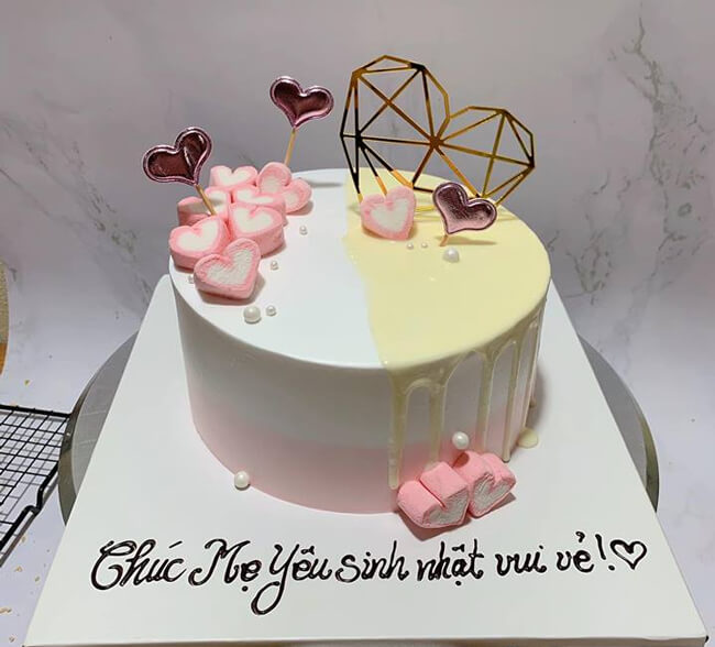 Top 17 mẫu bánh sinh nhật tặng mẹ đẹp dễ thương nhất | Laravan.vn
