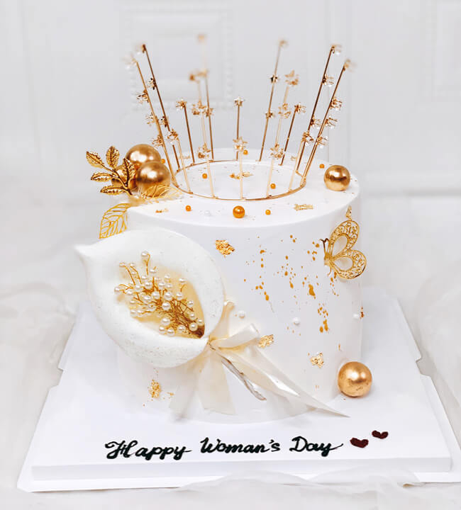 Mẫu bánh sinh nhật vương miện điệu đà dành tặng phái nữ