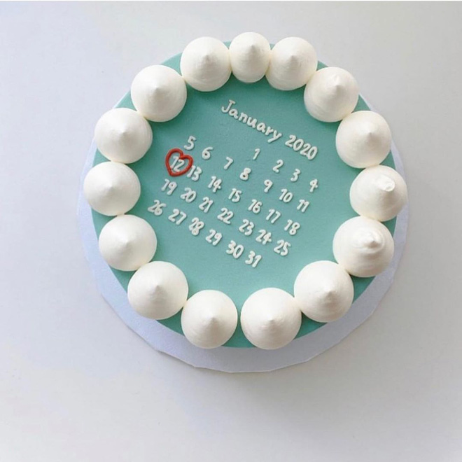 Bánh sinh nhật đơn giản đánh dấu ngày quan trọng