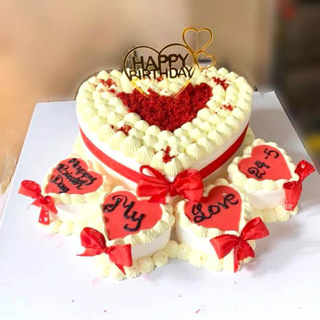 Bánh sinh nhật tặng chồng hình trái tim không thể thiếu trong tiệc sinh nhật