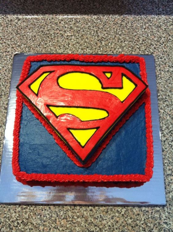 Bánh kem sinh nhật siêu nhân tạo hình logo Superman