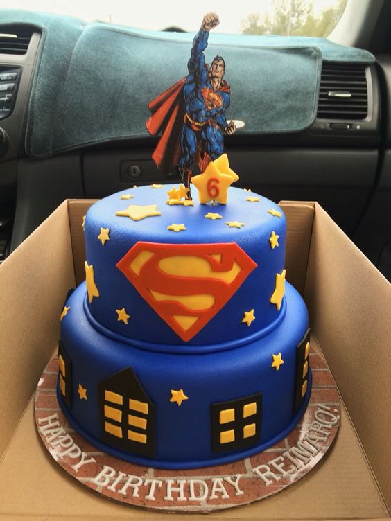 Mẫu bánh sinh nhật siêu nhân 2 tầng siêu ngầu