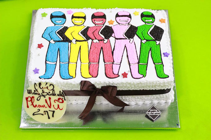 Bánh sinh nhật cho bé trai – 5 anh em siêu nhân
