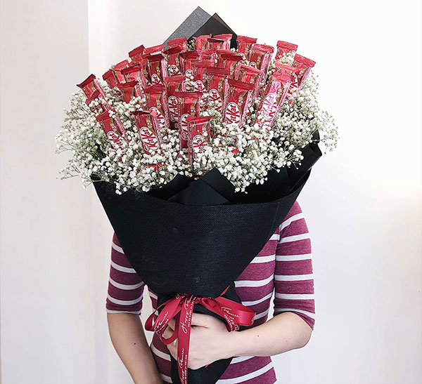 Bó hoa kitkat tặng cô nàng thích sự ngọt ngào