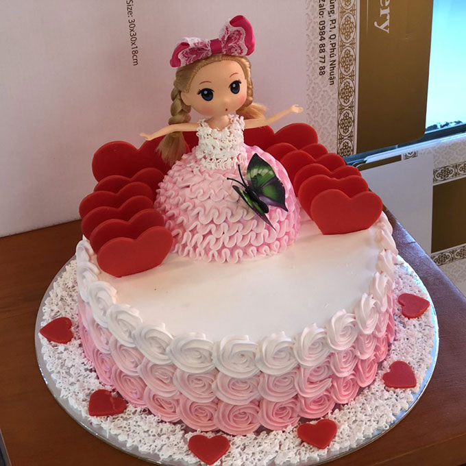 Biến tấu từ bánh gato, đây là những mẫu bánh đẹp và ấn tượng cho các bé gái. Với màu sắc nữ tính, hình ảnh đáng yêu, chiếc bánh này sẽ khiến cho bữa tiệc của bạn được nổi bật hơn. Đến ngay và xem ảnh để có thêm nhiều ý tưởng cho bữa tiệc sinh nhật cho bé gái của bạn!