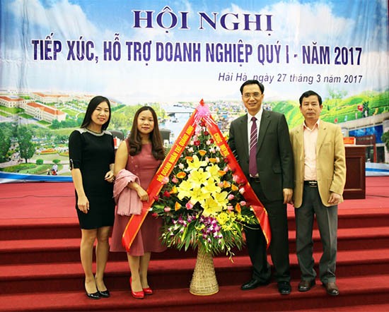 Lẵng hoa chúc mừng hội nghị thành công tốt đẹp